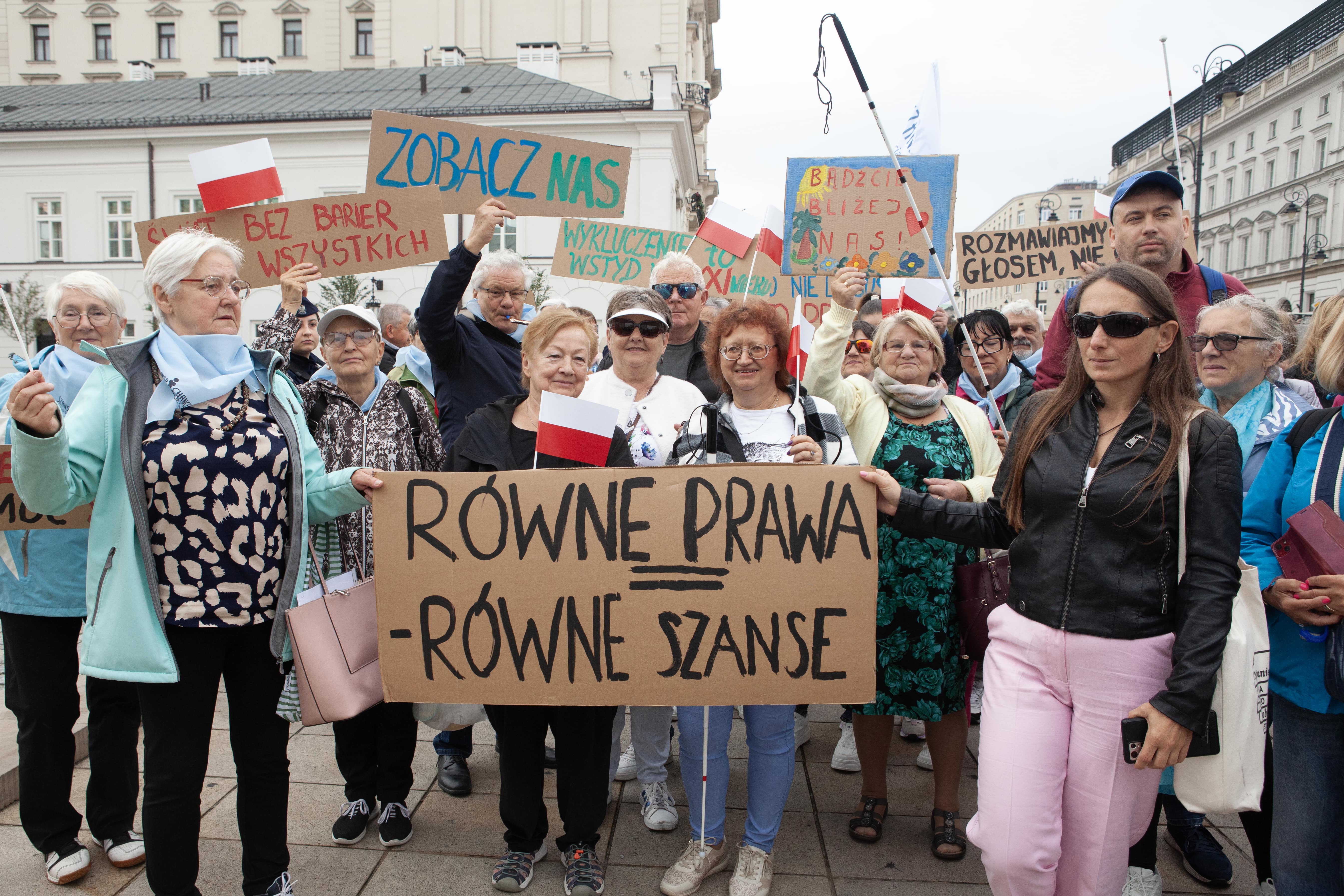 Manifestacja „My widzimy Was, a Wy – czy widzicie nas?” – mocny głos środowiska osób z niepełnosprawnościami